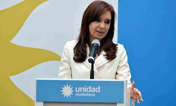 Cristina responsabilizó al Gobierno por las consecuencias de un posible aumento de los combustibles