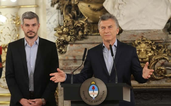 Deslindan la responsabilidad del Gobierno en el incremento de las naftas