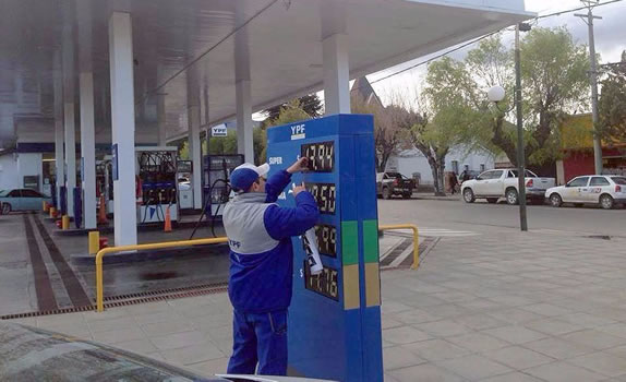 Expendedores advierten sobre dificultades para informar la modificación de los precios de los combustibles