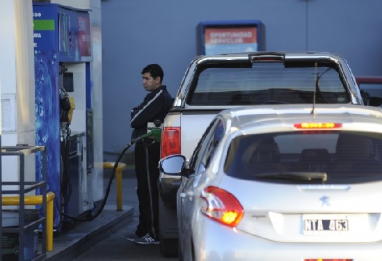 Quejas de los estacioneros por la superposición de impuestos