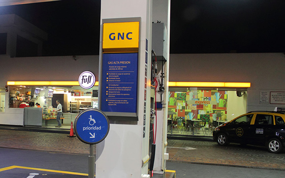 Preocupa a Estaciones la decisión de YPF de vender el GNC al costo