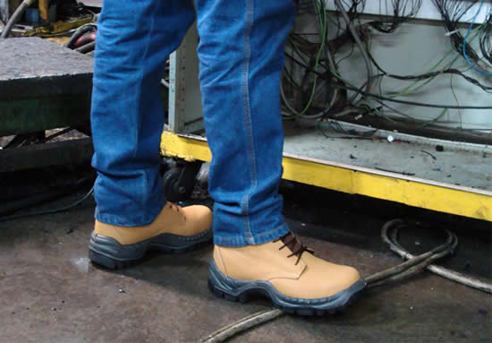 El calzado de seguridad, prueba irrefutable para destrabar un conflicto por despido en una Estación de Servicio
