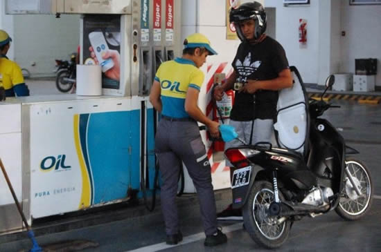 Estaciones de Servicio intiman a un intendente por obligarlos a actuar como “policías”