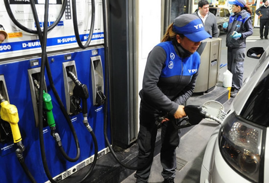 Sorpresa: YPF aumentó nuevamente el precio de los combustibles