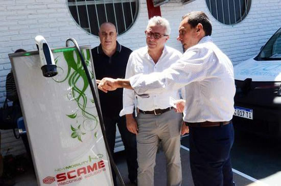 Tigre: Lanzan una estación de carga para autos eléctricos en la vía pública