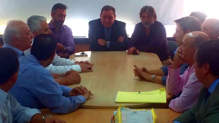 Expendedores y Sindicalistas acuerdan una tregua para no suspender ni despedir empleados