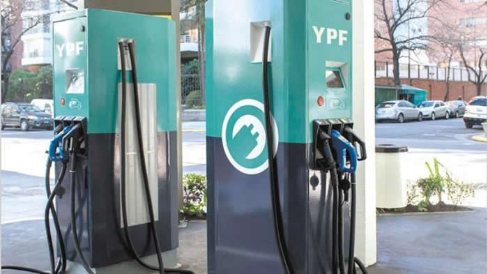 Amenazas y fortalezas que analizan los expendedores ante el avance de los vehículos eléctricos