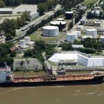 Pampa Energía desmiente la compra de la refinería de Oil Combustibles pero admite interés en parte de sus instalaciones