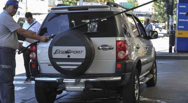 Expendedores aseguran que intentarán seguir absorbiendo los costos para mantener el nivel de actividad