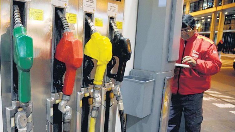 La cotización del crudo y los nuevos valores de los biocombustibles vaticinan una suba inminente de la nafta