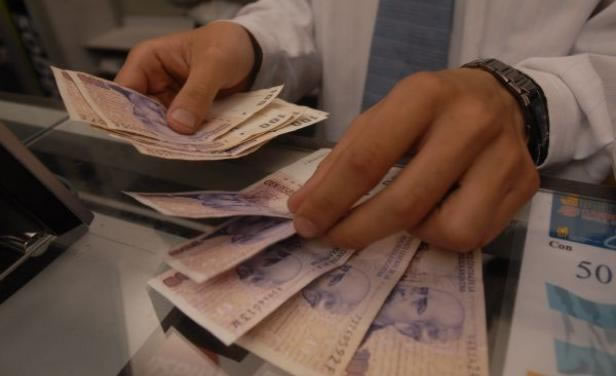 Estacioneros se aprestan a enfrentar el nuevo costo de las comisiones por depósitos en efectivo