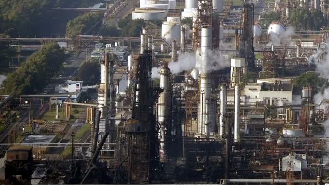 La producción de combustibles en su nivel más bajo de los últimos ocho años