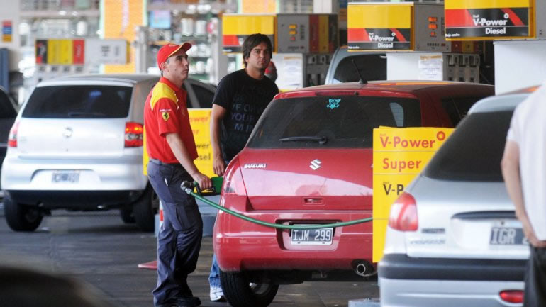 ¿Cuál es la situación de los operadores de Shell tras la venta de los activos de refinación de la petrolera?