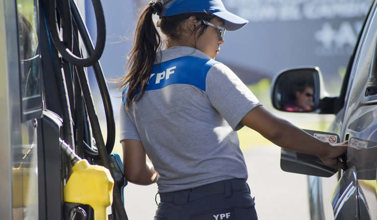 YPF consolida la recuperación de su situación financiera gracias a la venta de combustibles