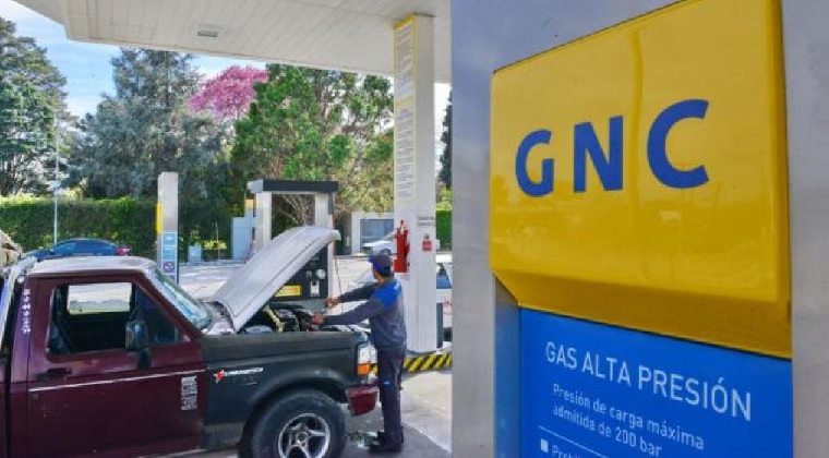 Estacioneros de GNC analizan aumentar el precio al público por contratos dolarizados “a futuro”