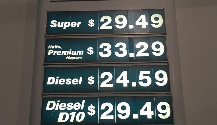 Afirman que los precios de los combustibles están retrasados 27 por ciento