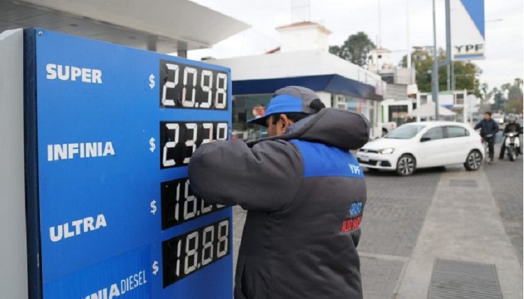 Críticas de los consumidores a la política de precios de los combustibles