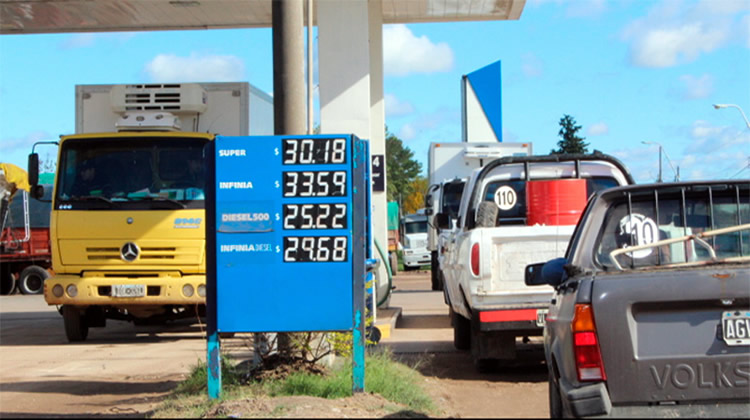 Los aumentos no lograron frenar el consumo: Volvió a crecer la venta de combustibles en las Estaciones de Servicio