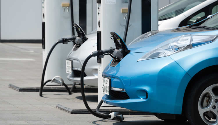 Autos eléctricos: Ofrecerán capacitación a trabajadores de Estaciones de Servicio