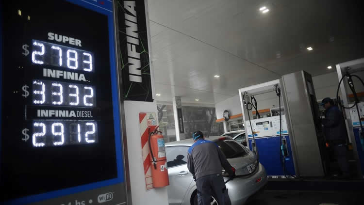 Precios: Los combustibles Premium se alejan cada vez más de los tradicionales