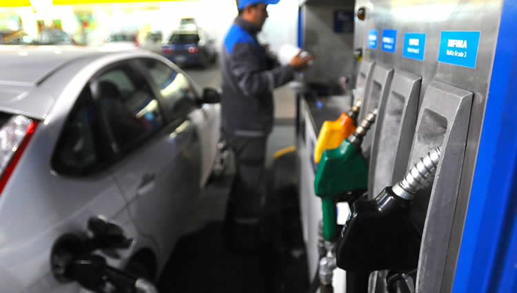 Especialistas proponen consensuar un sistema que brinde previsibilidad a los precios de los combustibles
