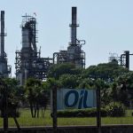 YPF, Shell y Axion, interesadas en los activos de Oil Combustibles