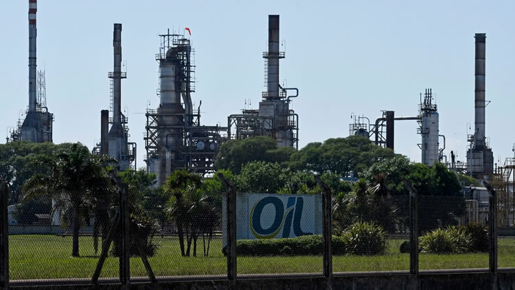 YPF, Shell y Axion, interesadas en los activos de Oil Combustibles