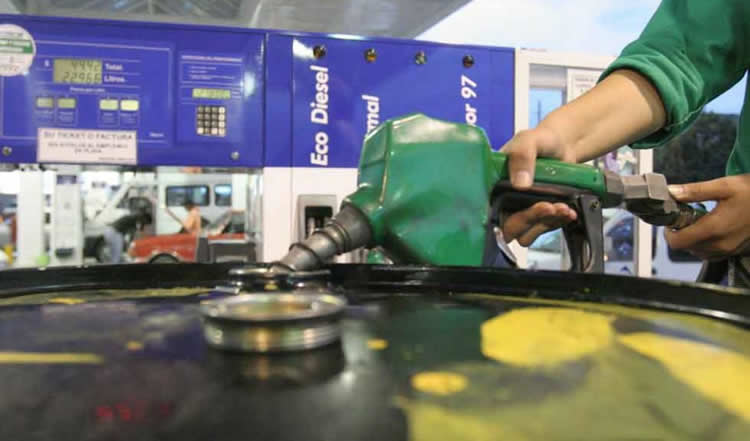 Advierten sobre una “distorsión peligrosa” de precios de los combustibles