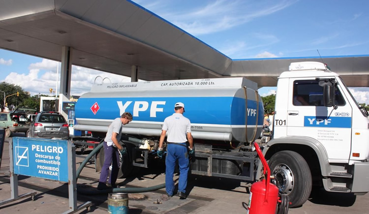 Expendedores confían que la semana próxima se normalizaría el abastecimiento de combustibles