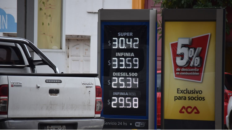 Para unificar los precios de las naftas en todo el país proponen beneficios para las Estaciones más perjudicadas