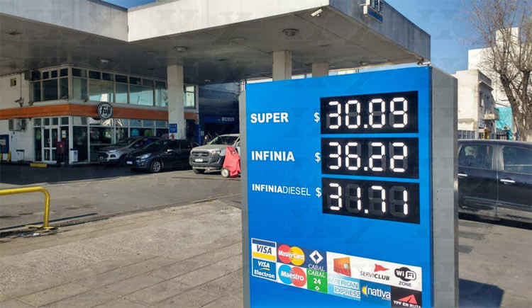 Senadores insisten con un precio uniforme en todo el país para los combustibles YPF