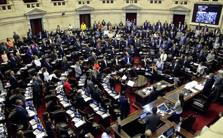 Las provincias esperan que el Congreso trate esta semana la unificación de los precios de los combustibles