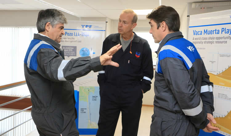 El Directorio de Chevron junto a ejecutivos de YPF visitaron el primer bloque no convencional del país en Vaca Muerta