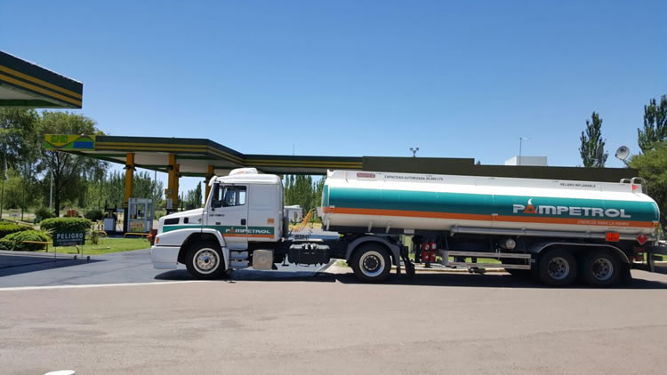 Estacioneros contra el Estado por incursionar en el negocio de los combustibles