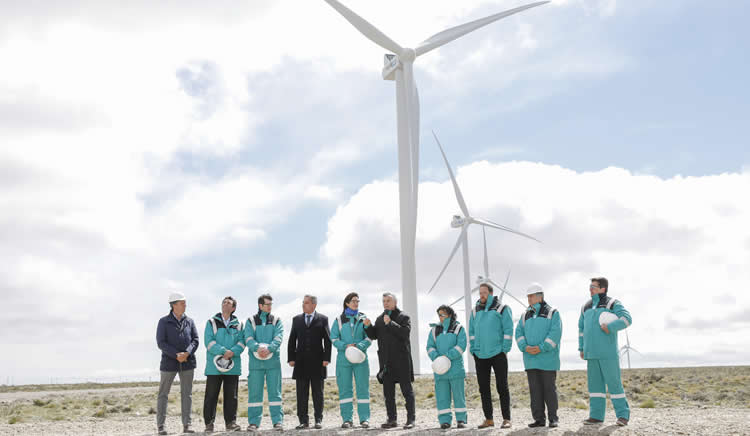 Con la inauguración del parque eólico Manantiales Behr, YPF se consolida en el mercado de las energías renovables