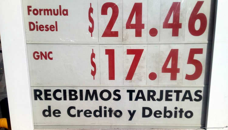 Estacioneros rechazan el cobro obligatorio con tarjeta de débito