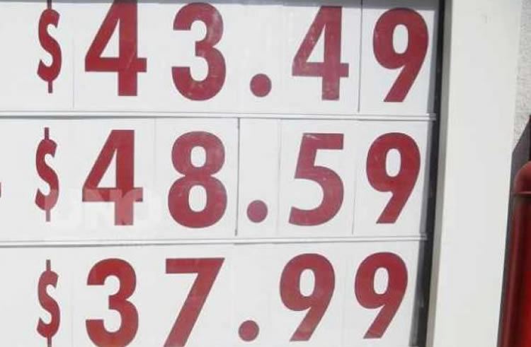 Combustibles: La suba del dólar y el aumento de los impuestos disipan una probable rebaja de precios