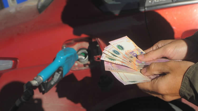 Pronostican que el litro de nafta costará 53 pesos en junio de 2019