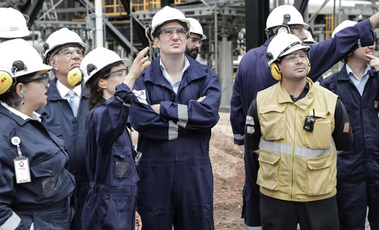 El secretario de Energía visitó la refinería de AXION energy en Campana