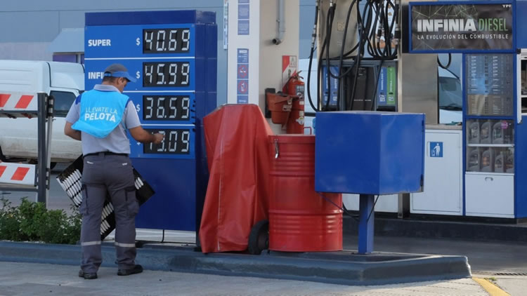 Cristian Folgar: “Mientras el crudo baje y el dólar siga estable, el precio del combustible seguirá cayendo”