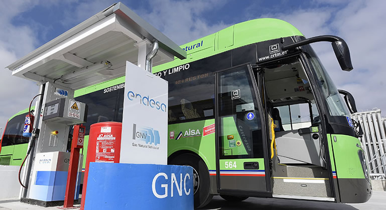 Expendedores pronostican que pronto se verán ómnibus y camiones cargando GNC en las Estaciones de Servicio