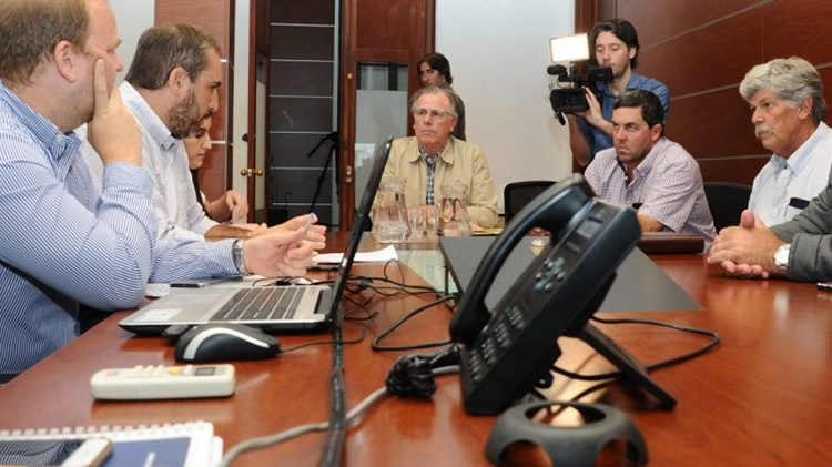 Gobierno presentó propuesta de exoneración del IVA al gasoil y descuentos de tarifas