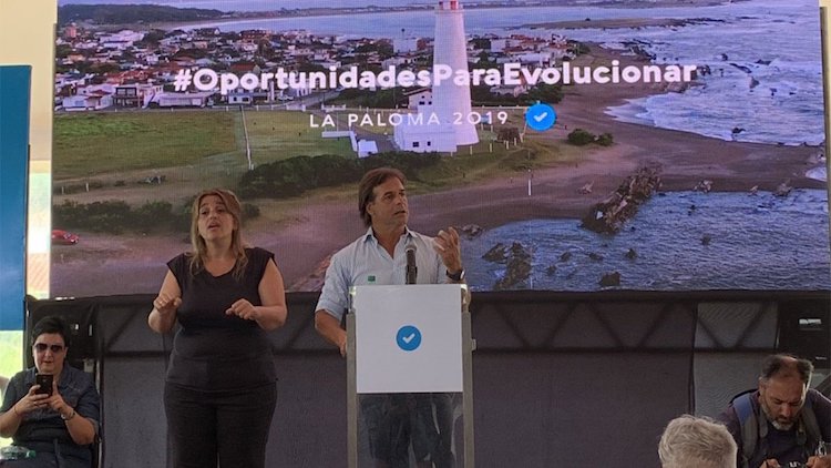 Inminente medida de Lacalle Pou si resulta electo presidente: bajar los precios de los combustibles