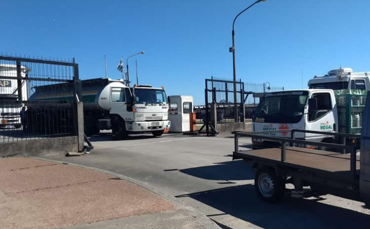 Nuevo bloqueo a planta La Tablada por parte de transportistas de MEGAL paraliza distribución de combustible
