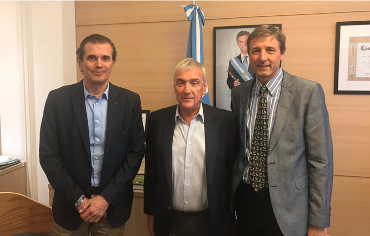 El reclamo contra las tarjetas de crédito llega al Congreso