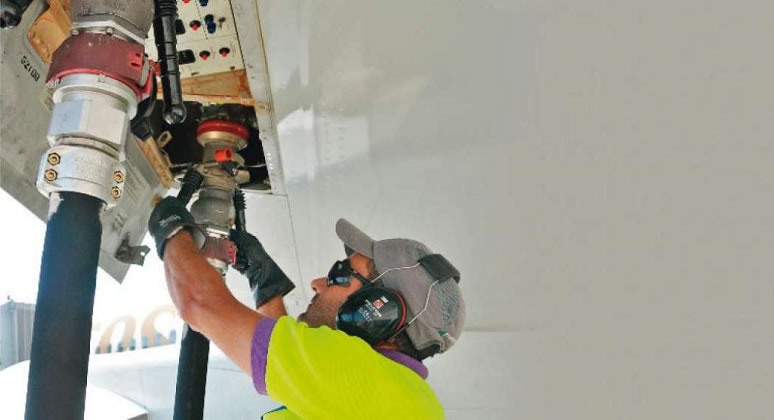 Por baja competitividad, ANCAP bajó costo de combustible JET A1