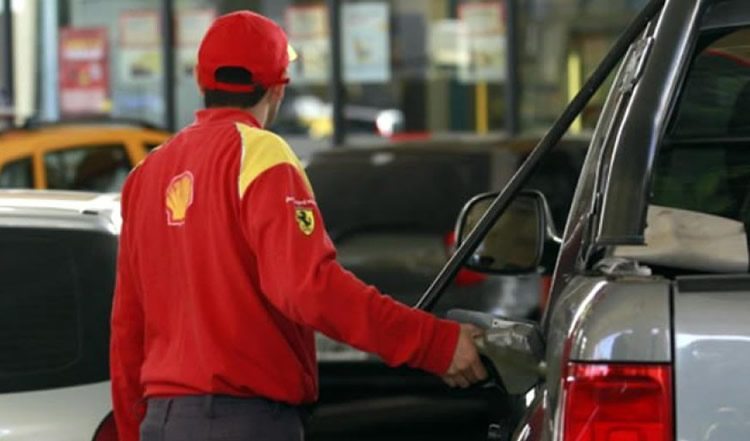 El año electoral impide que se derogue un impuesto que afecta los precios de las naftas