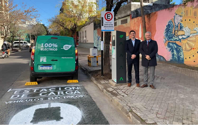 Tras inaugurar la autopista eléctrica Rosario-Santa Fe, aconsejan la reconversión de las Estaciones de Servicio