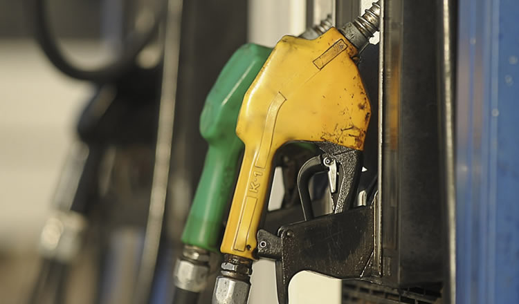 El gobierno postergó una parte del aumento del Impuesto a los Combustibles Líquidos