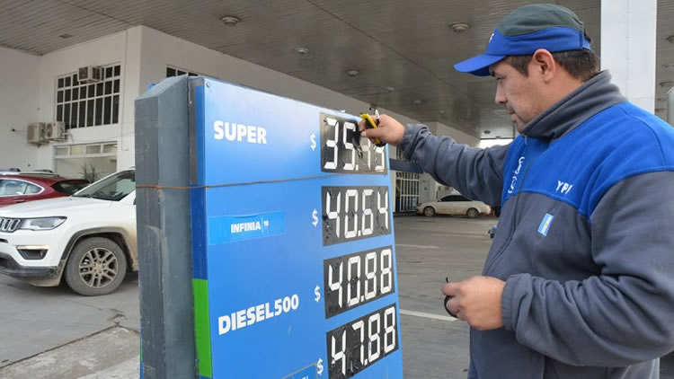 Advierten sobre el círculo vicioso de los aumentos de los combustibles